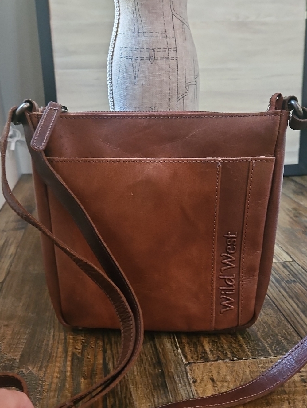Wild West Genuine Leather Western Style Crossbody Purse W/ Plaid Interior
